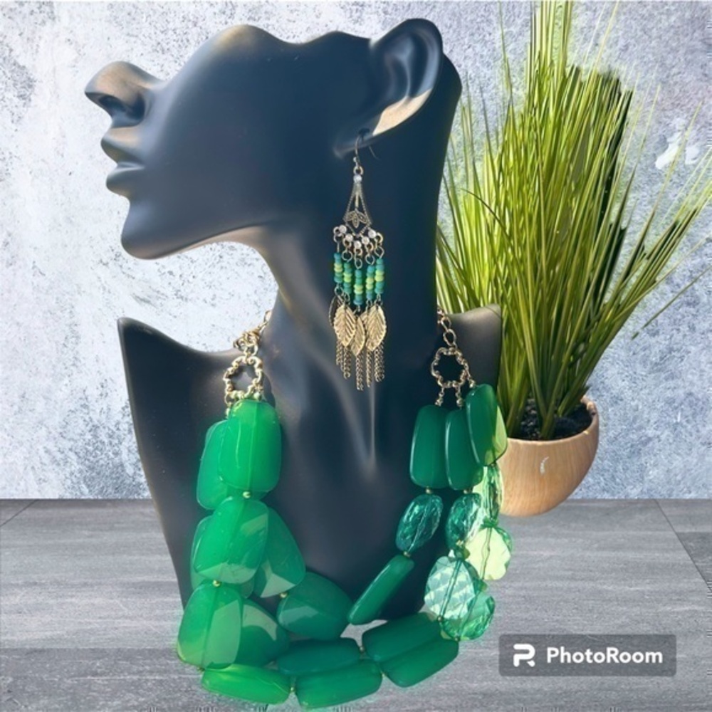 💋NWOT Bohemian Chandelier Statement earrings